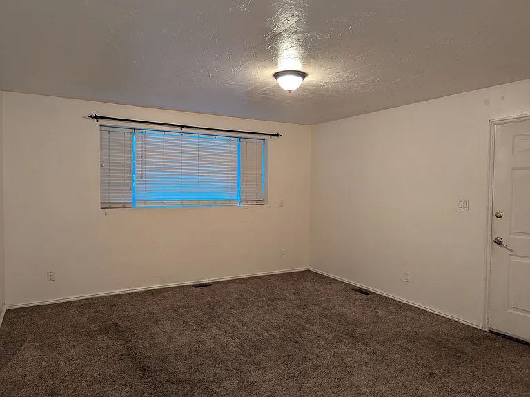 247 N 200 E — Photo 13
