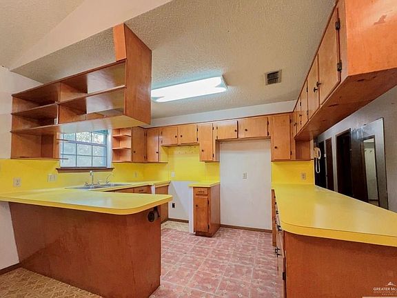 5th image of 218 E Colorado St