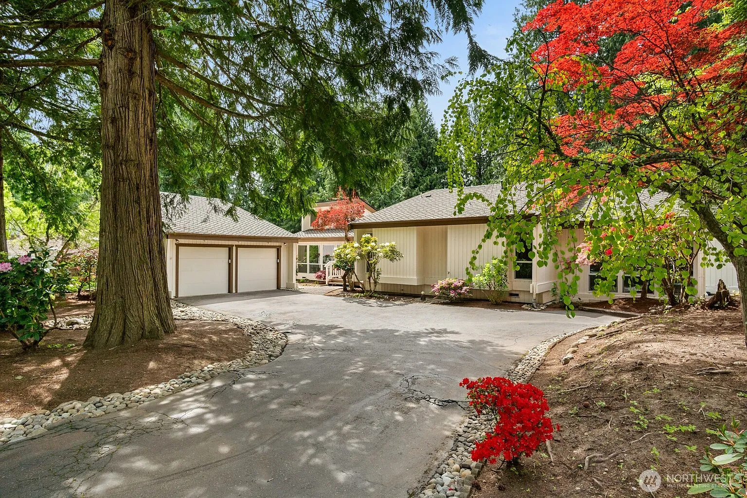 2915 Sahalee Drive E photo 1