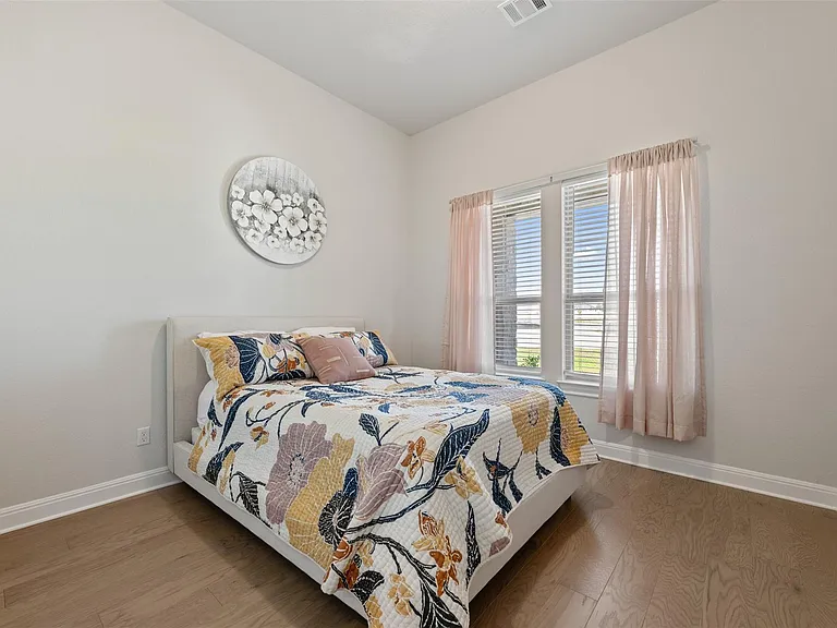 686 Treadwell Ln — Photo 29