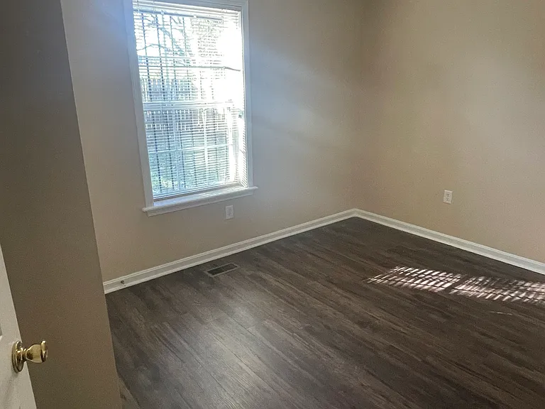 710 Finzer St — Photo 12