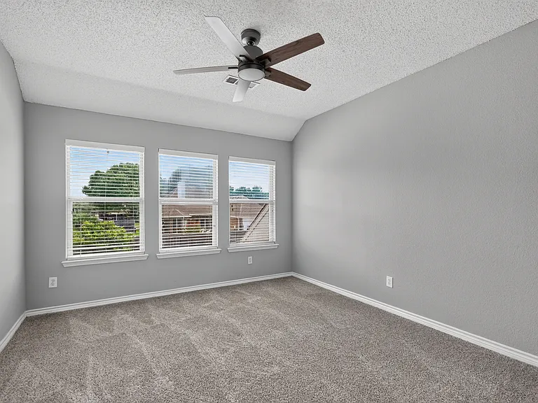 3113 Lochaven Dr — Photo 15