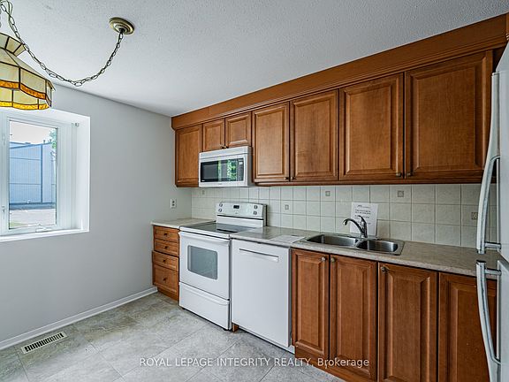 4th image of 32 C Benlea Dr