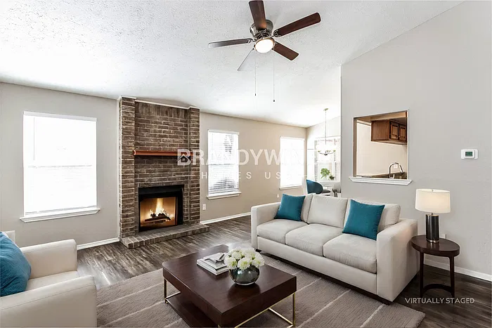 3 bed, 2.0 bath, 1403 sqft, $1,810 — Photo 4