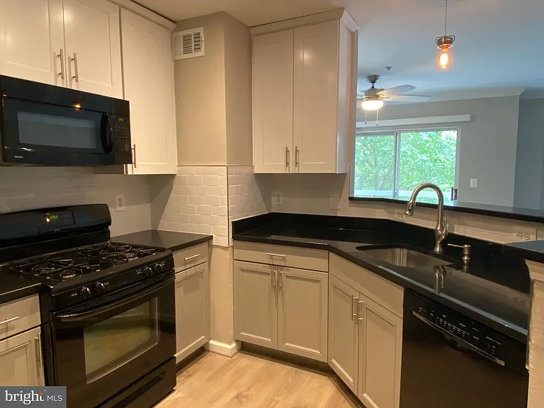 12834 Fair Briar Ln — Photo 2