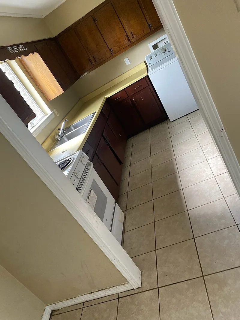 2 bed, $750 — Photo 2