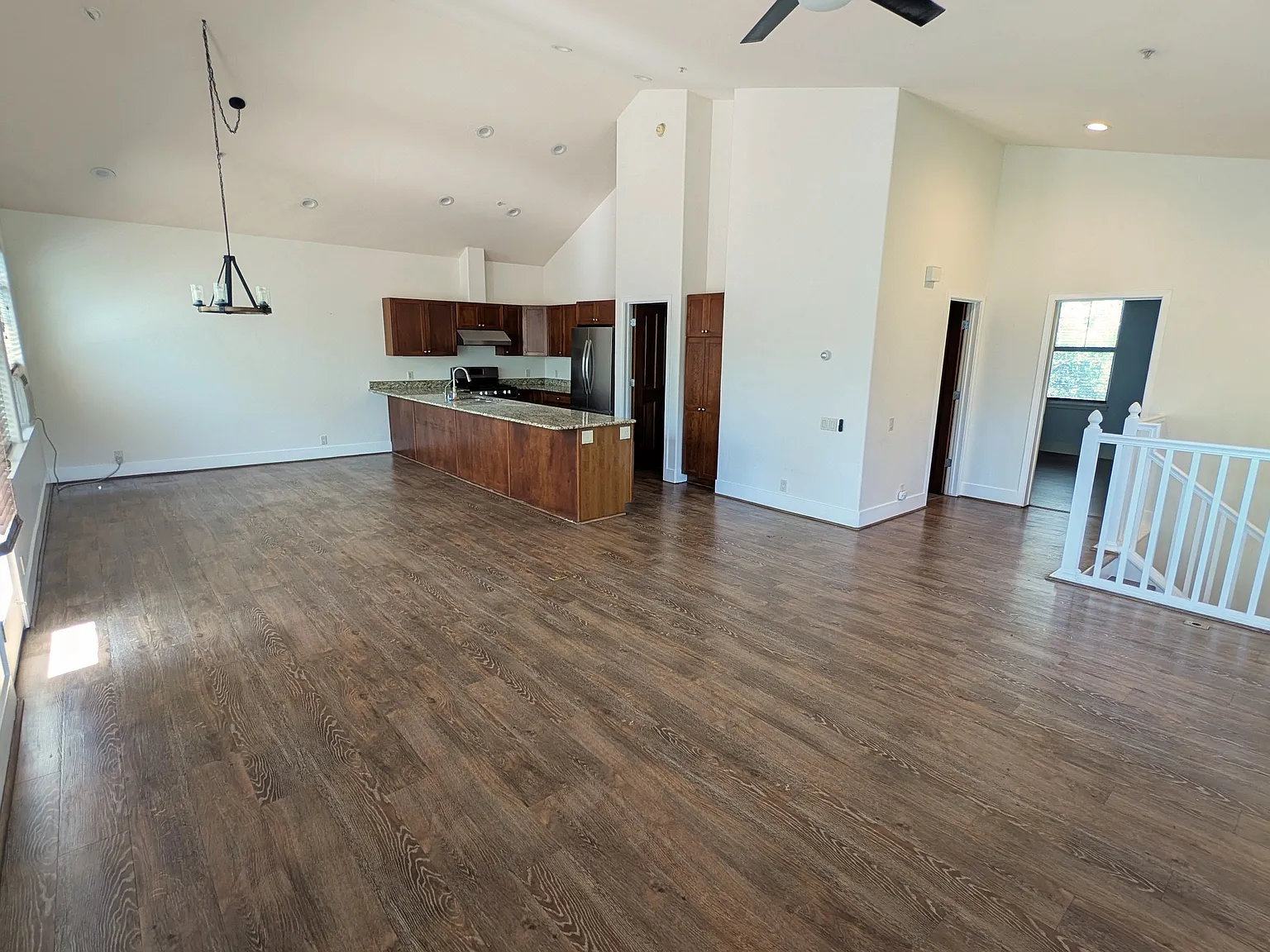 530 Evans Ct — Photo 3