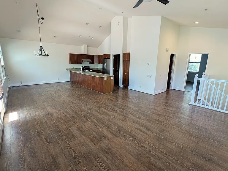 530 Evans Ct — Photo 3