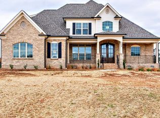 289 Oakleaf Dr, Lexington, NC 27295