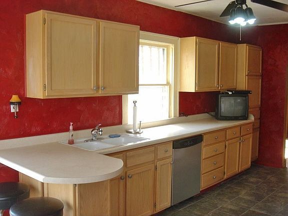 Left side of the kitchen