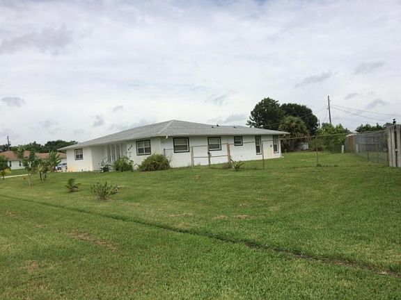 3rd image of 622 SE Calmoso Dr