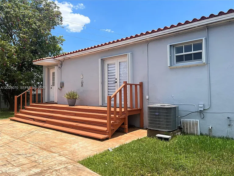 8370 SW 27th Ln — Photo 17