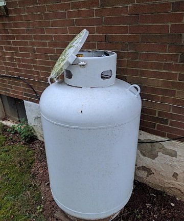 5th image of 1206 Greenwood Dr