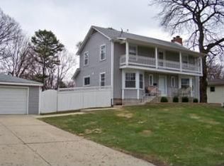 5823 Lenox Rd, Lisle, IL 60532