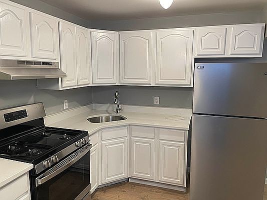 2nd image of 209 Downes Ave