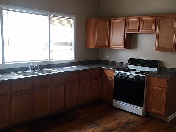 2nd image of 8526 S Oglesby Ave