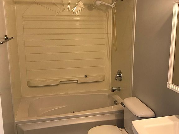 5th image of 1975 Tall Oaks Dr APT 3A
