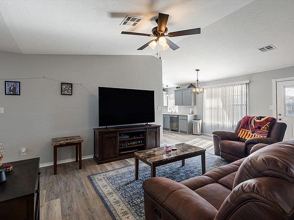 5th image of 103 SE Churchill Way