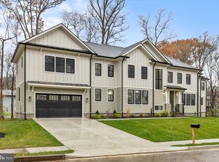 1005 Pickett Pl SW, Vienna, VA 22180