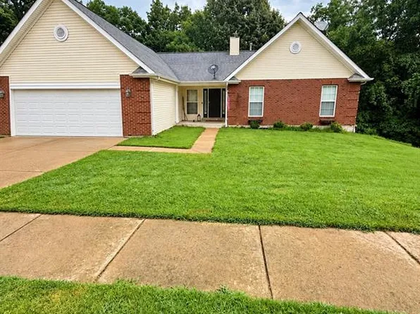 1656 Ivy Chase Ln, Fenton, MO 63026