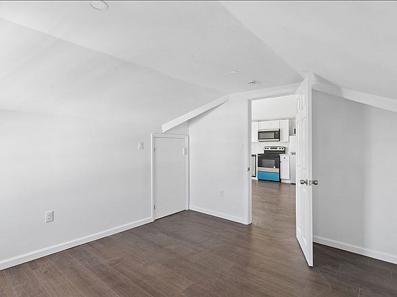 3rd image of 4333 Ventnor Ave #5