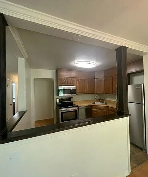 220 Crocker Dr #E — Photo 7