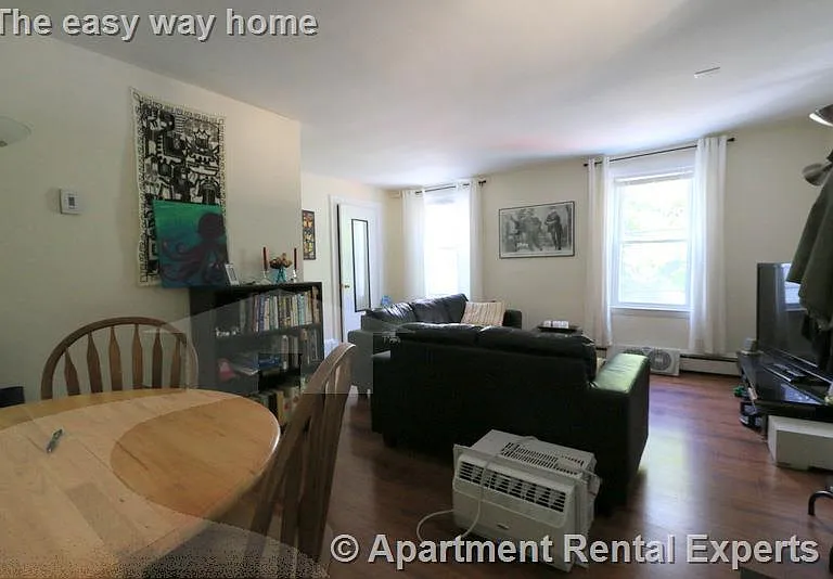 400 Franklin St #4 — Photo 2