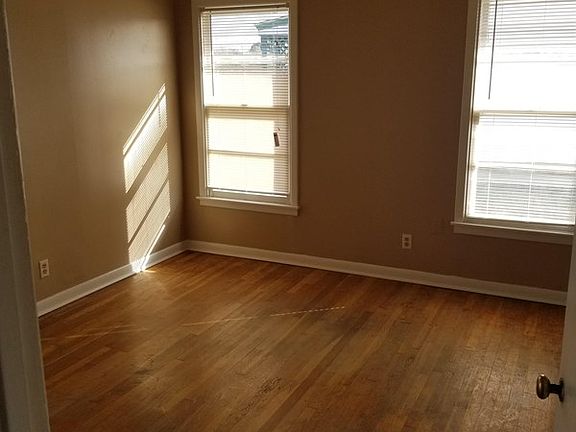 4th image of 2709 Redwood Dr