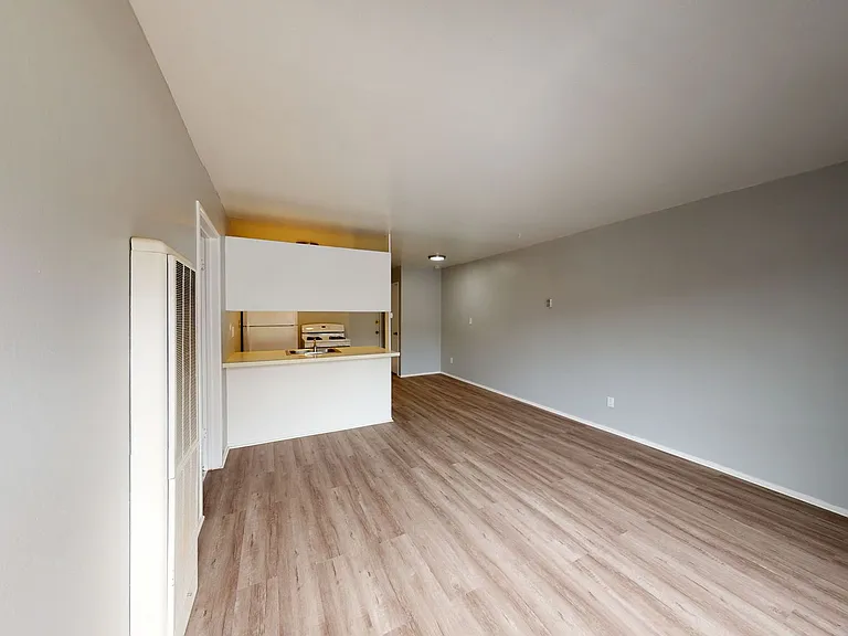 7036 MacArthur Blvd — Photo 37