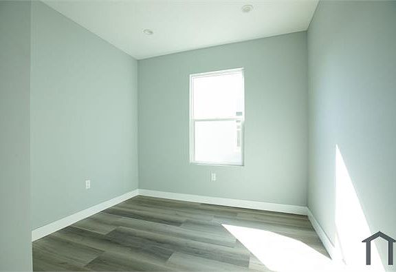 4th image of 6433 S Victoria Ave