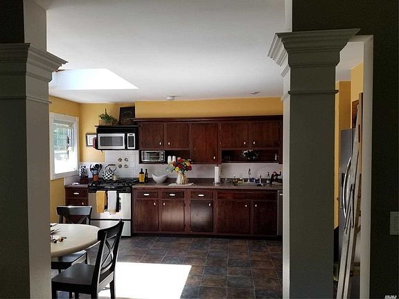 5th image of 11 Berrywood Dr