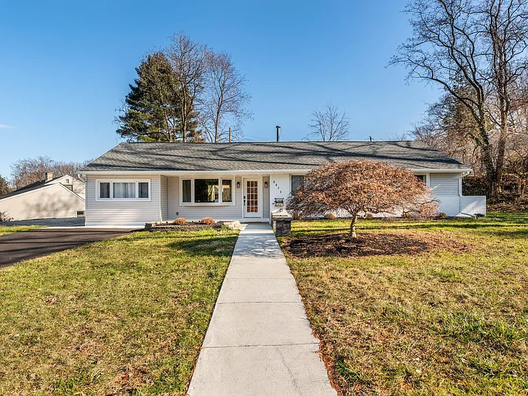 8815 Delphine Rd — Photo 8