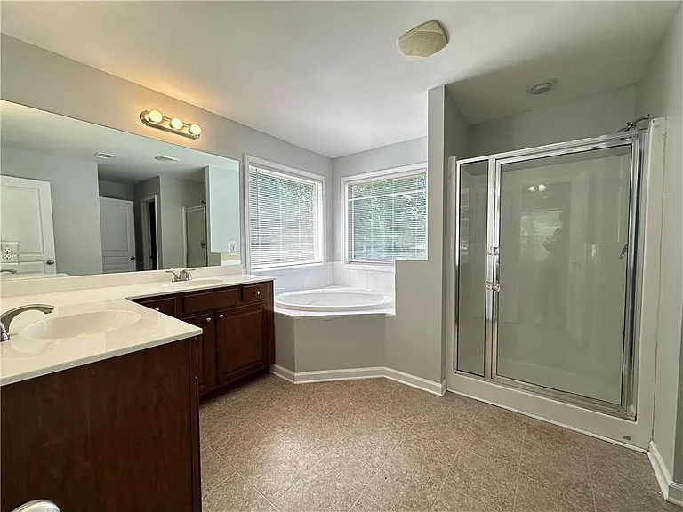 1129 Ida Woods Ct — Photo 19
