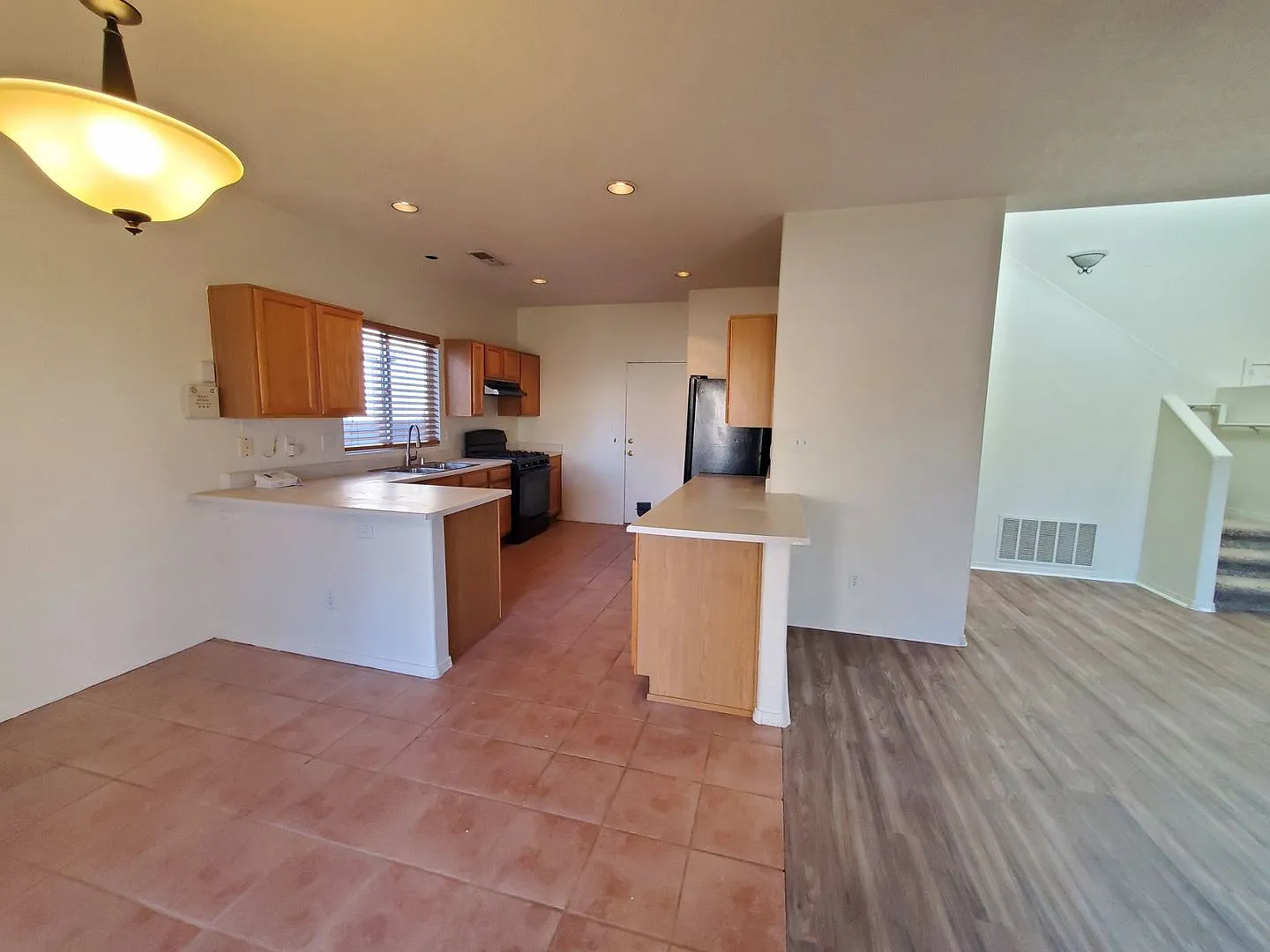 Desirable 3 bedroom home in lovely Vista Del Norte neighborhood. — Photo 4