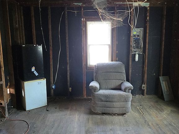 3rd image of 1226 Bauch St