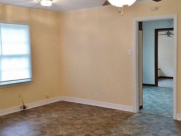 3rd image of 213 Camellia Ave