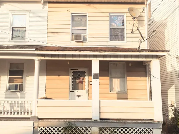 319 S Mill St, Saint Clair, PA 17970