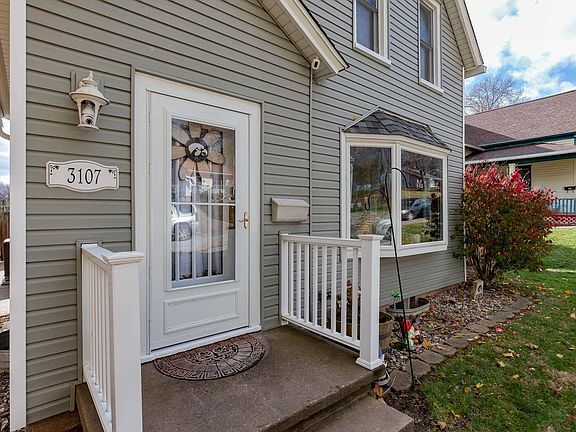 3rd image of 3107 Fairview St
