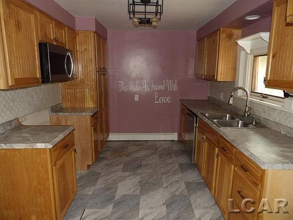 2nd image of 504 Clinton St
