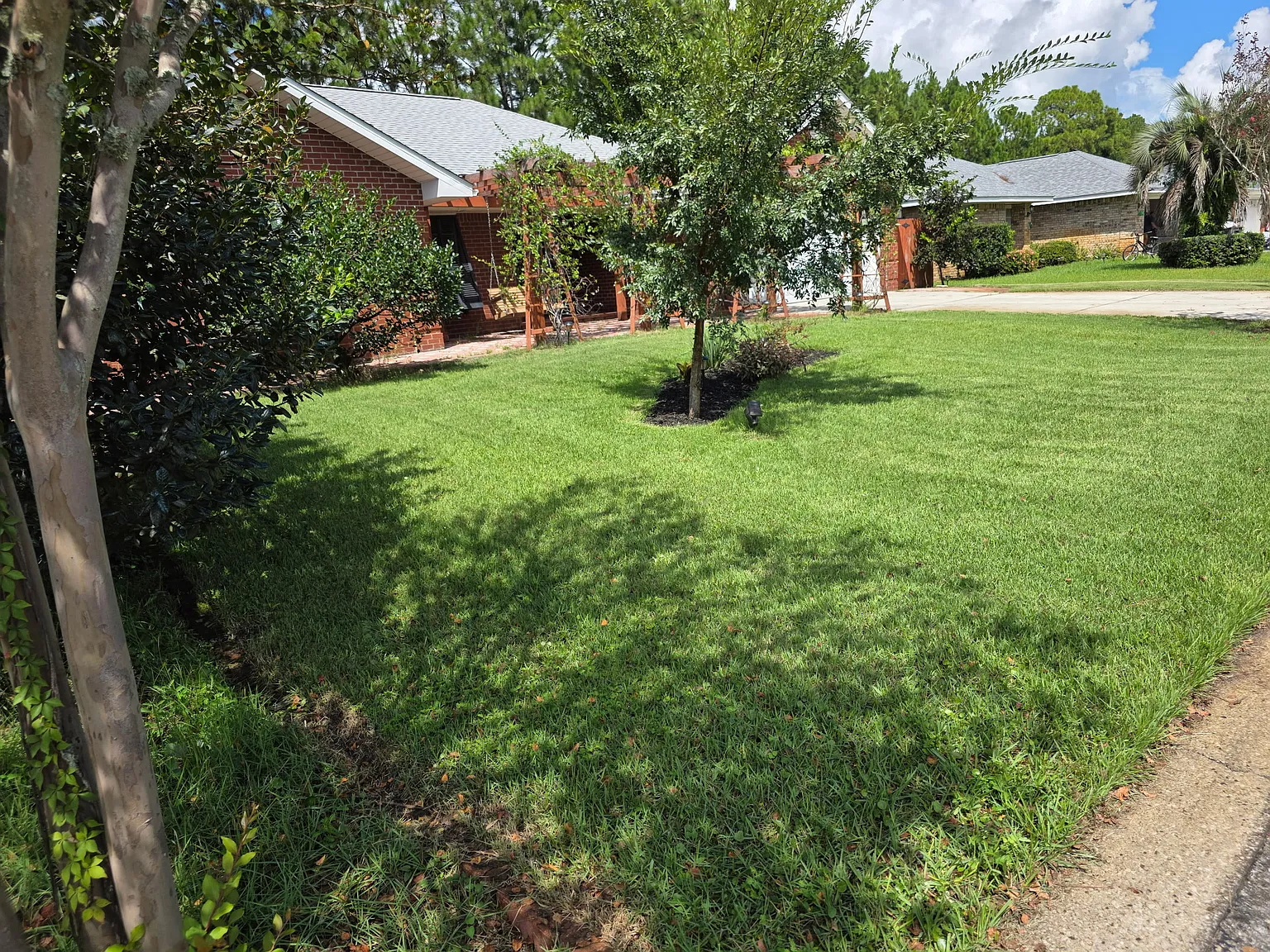 3 bed, 2060 sqft, $3,200 — Photo 2