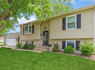 814 15th Ave, De Witt, IA 52742