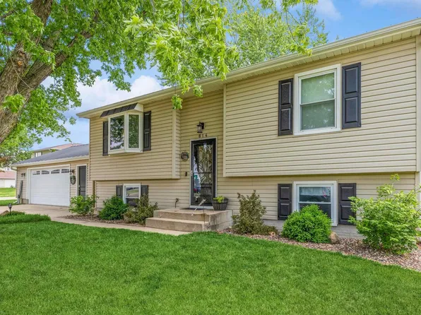 814 15th Ave, De Witt, IA 52742