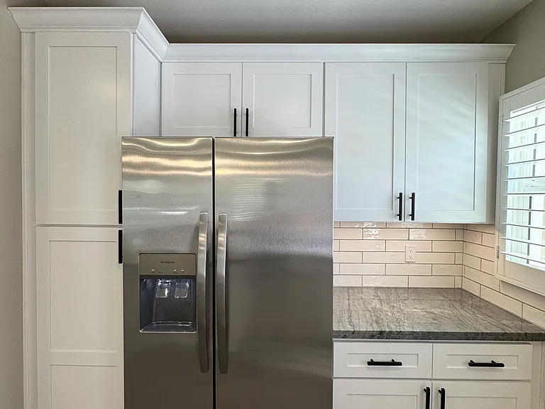 762 E Hillcrest Dr — Photo 9