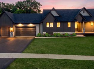 19820 Henning Ave, Lakeville, MN 55044