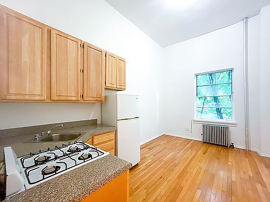 1st image of 320 W 20th St APT 5