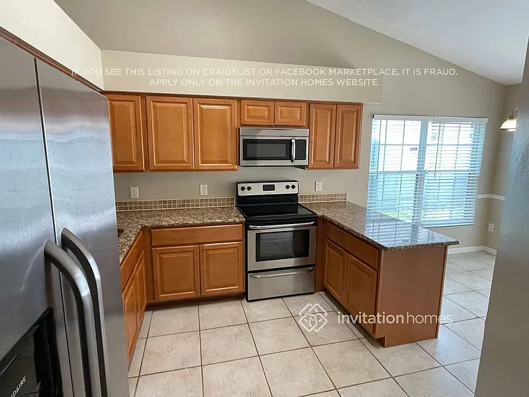 829 W Charing Cross Cir — Photo 6