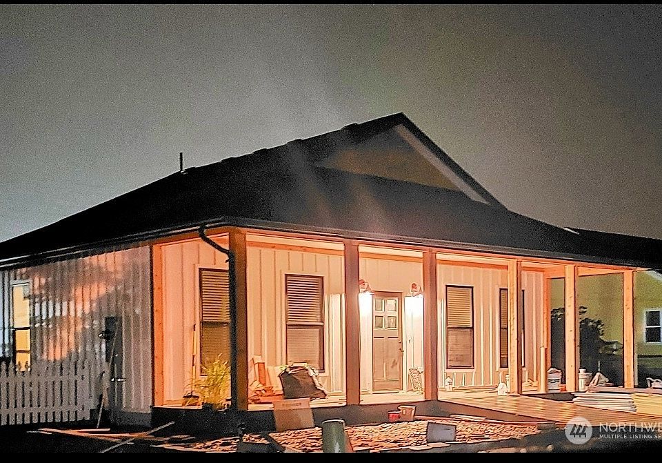 1st image of 107 22nd Street NE