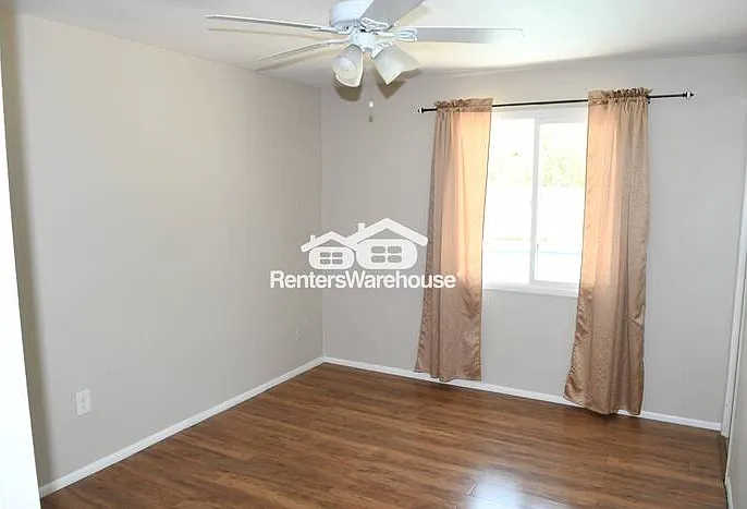 1550 W Pershing Ave — Photo 8