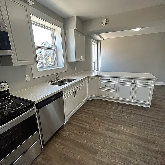 9 Holton Ave N #3 — Photo 3