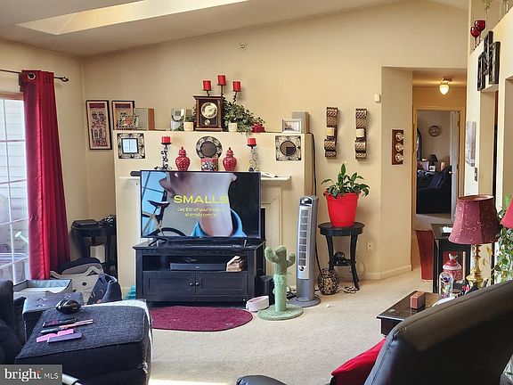 2nd image of 164 Brookland Ct APT 11